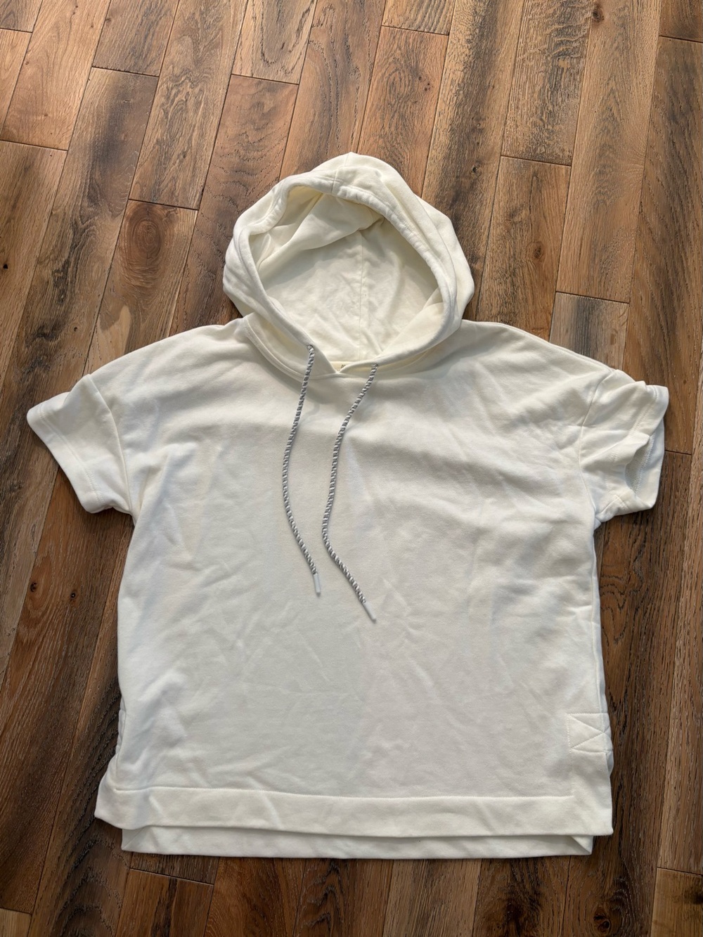Cream Short-Sleeve Hoodie - Casual Pullover